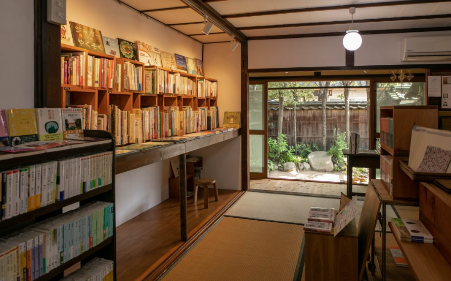 絵本屋　岡山県　スロウな本屋